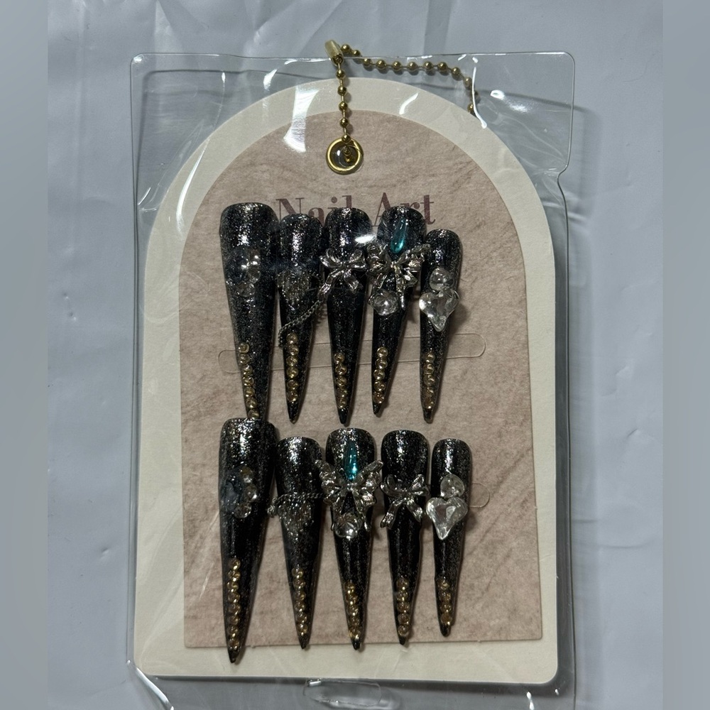 Chic Black and Gold Press-On Nails